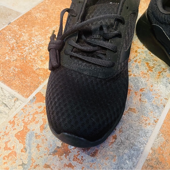 👟Never Worn! Athletic Works Black Mesh Memory Foam Tennis Shoes! - Picture 2 of 11